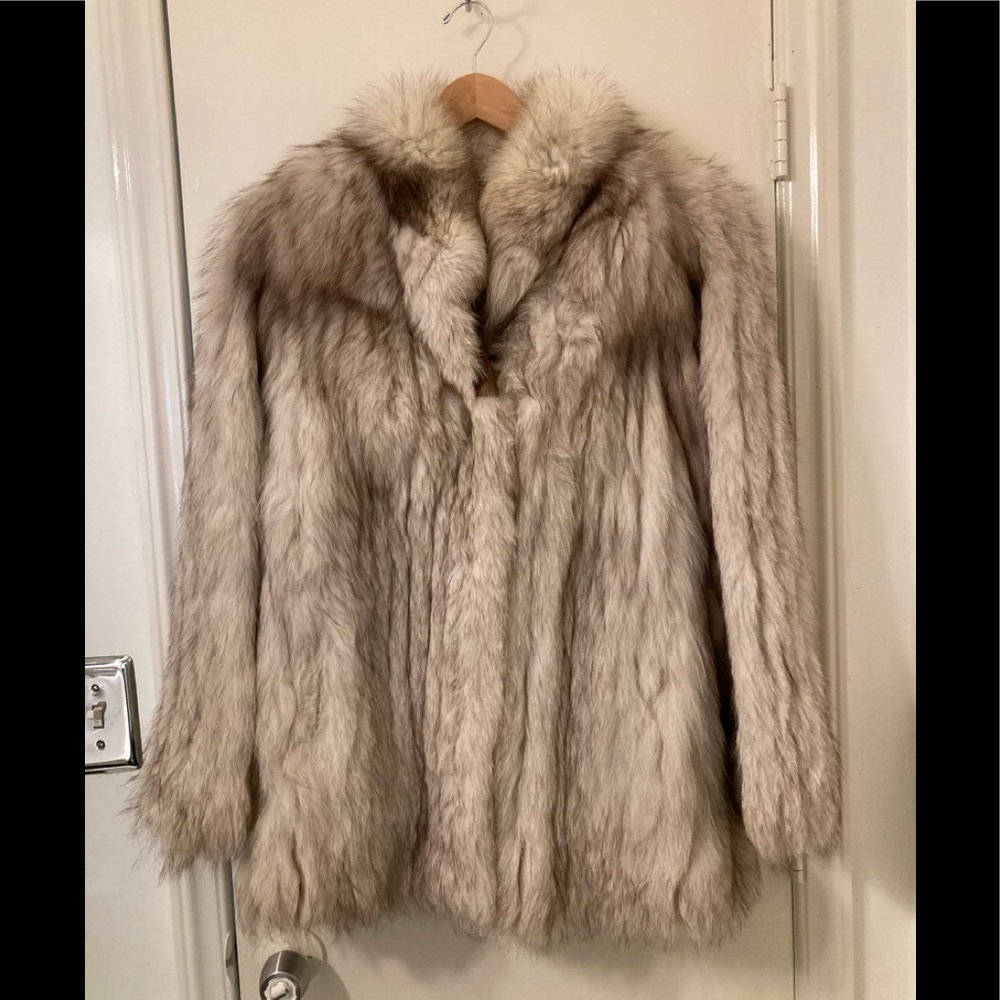 Natural Silver Fox Fur Jacket Size 8 Beautiful Pelts 100% Genuine Silver Fox.